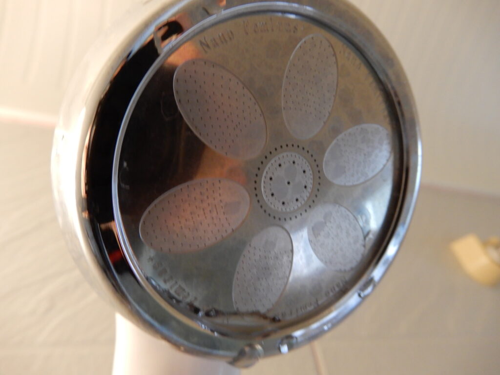 ナノフェミラスプラスのシャワーの散水穴のアップ