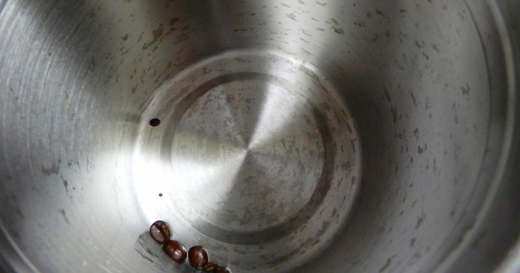 コーヒー豆の油分がキャニスターの中についた様子